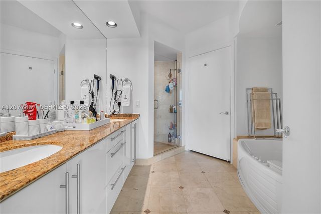 1000 S Pointe Dr 604, Miami Beach, FL 33139