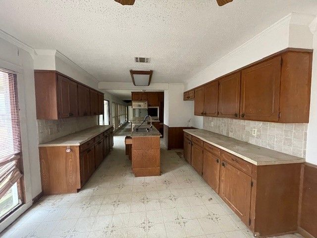 8696 Highway 169, Mooringsport, LA 71060