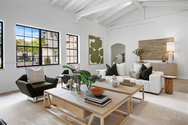 3500 Flamingo Dr, Miami Beach, FL 33140