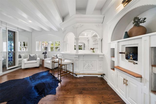 3500 Flamingo Dr, Miami Beach, FL 33140