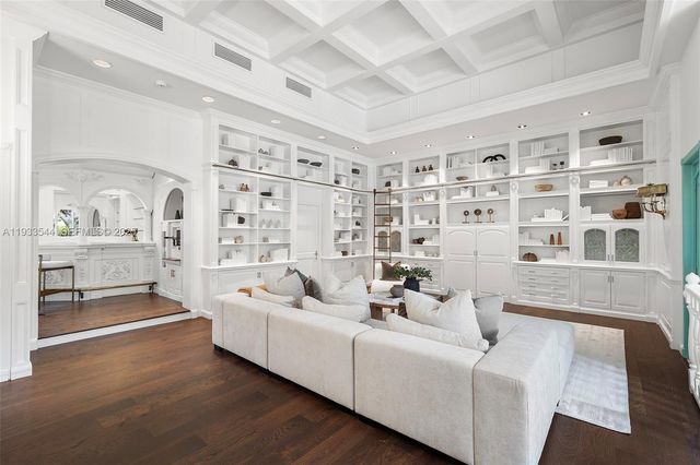 3500 Flamingo Dr, Miami Beach, FL 33140