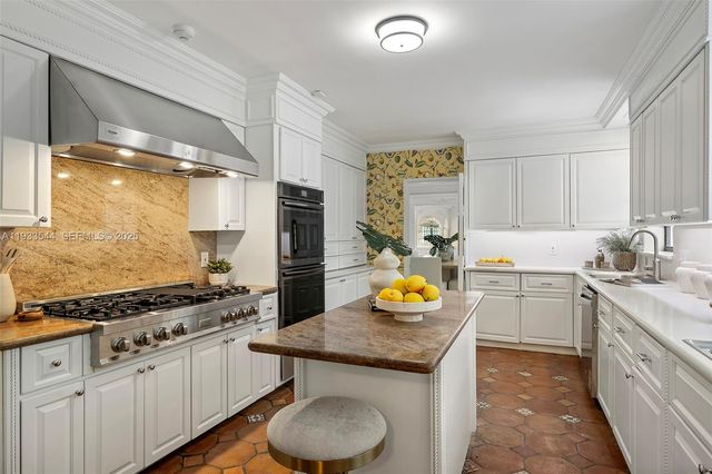 3500 Flamingo Dr, Miami Beach, FL 33140