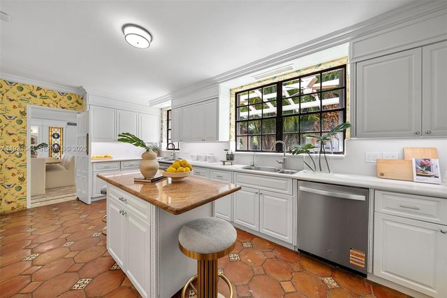 3500 Flamingo Dr, Miami Beach, FL 33140