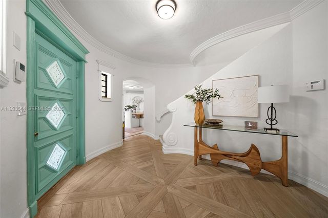 3500 Flamingo Dr, Miami Beach, FL 33140