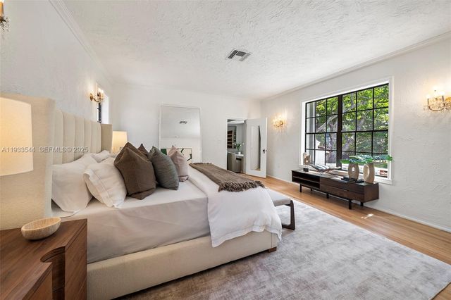 3500 Flamingo Dr, Miami Beach, FL 33140