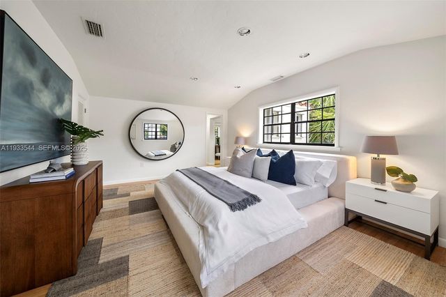 3500 Flamingo Dr, Miami Beach, FL 33140