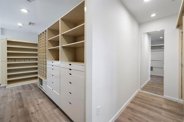 3500 Flamingo Dr, Miami Beach, FL 33140