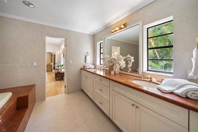 3500 Flamingo Dr, Miami Beach, FL 33140