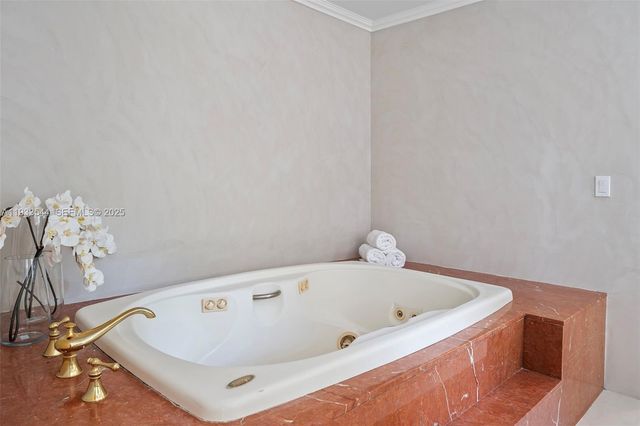 3500 Flamingo Dr, Miami Beach, FL 33140