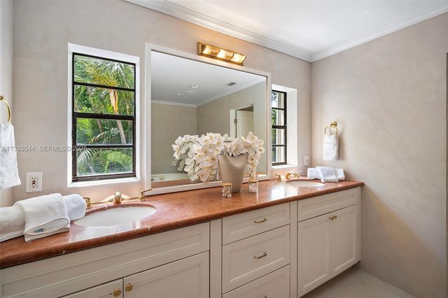 3500 Flamingo Dr, Miami Beach, FL 33140