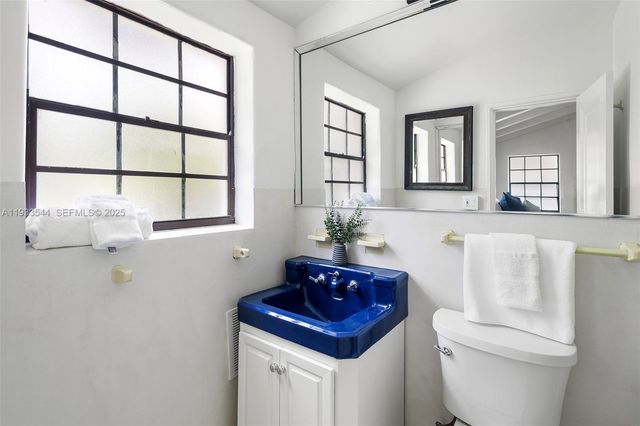 3500 Flamingo Dr, Miami Beach, FL 33140