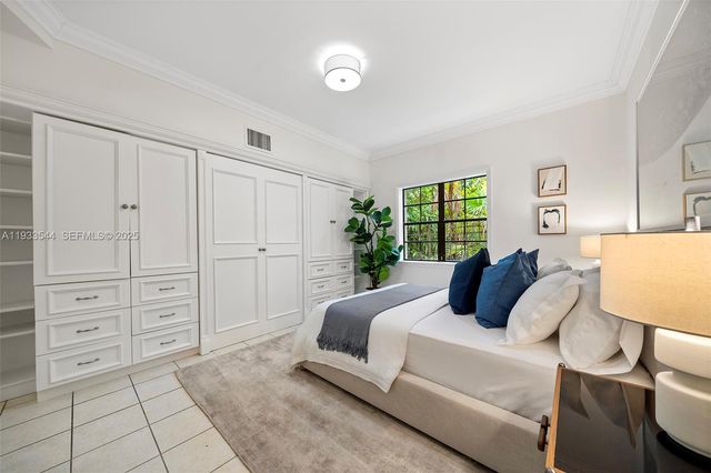 3500 Flamingo Dr, Miami Beach, FL 33140