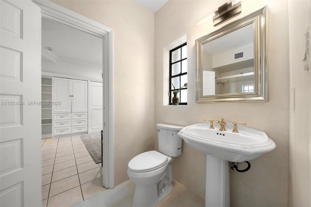 3500 Flamingo Dr, Miami Beach, FL 33140