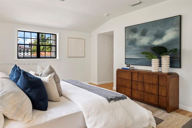 3500 Flamingo Dr, Miami Beach, FL 33140