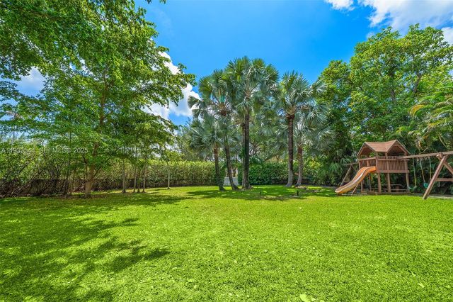 3500 Flamingo Dr, Miami Beach, FL 33140