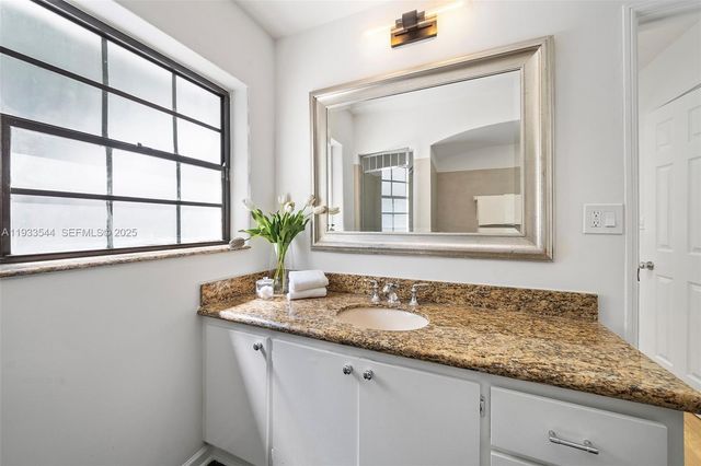 3500 Flamingo Dr, Miami Beach, FL 33140