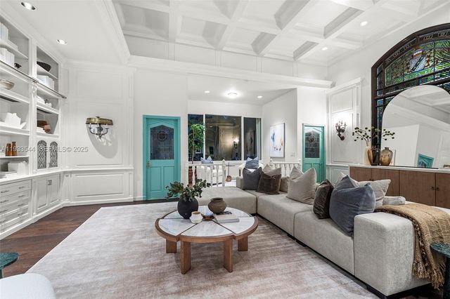 3500 Flamingo Dr, Miami Beach, FL 33140