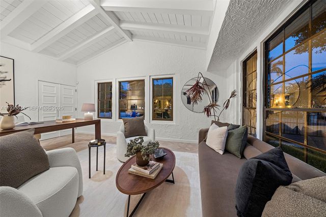 3500 Flamingo Dr, Miami Beach, FL 33140