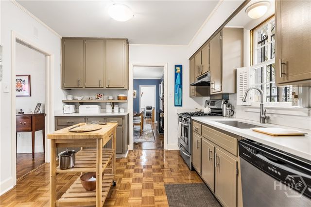 102 E 55th Street, Savannah, GA 31405