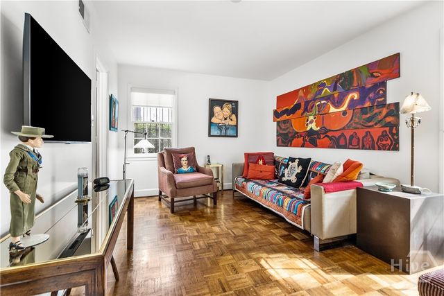 102 E 55th Street, Savannah, GA 31405