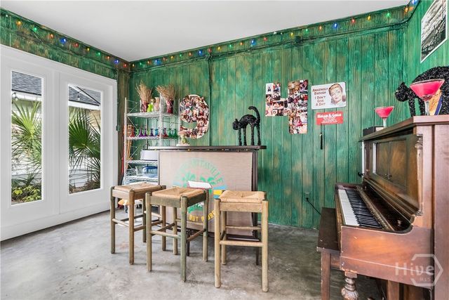 102 E 55th Street, Savannah, GA 31405