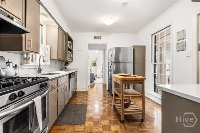 102 E 55th Street, Savannah, GA 31405