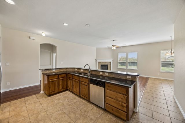 4201 Garden Path Lane, Mansfield, TX 76063