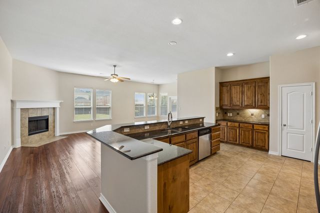 4201 Garden Path Lane, Mansfield, TX 76063