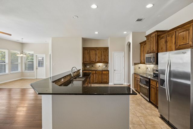 4201 Garden Path Lane, Mansfield, TX 76063
