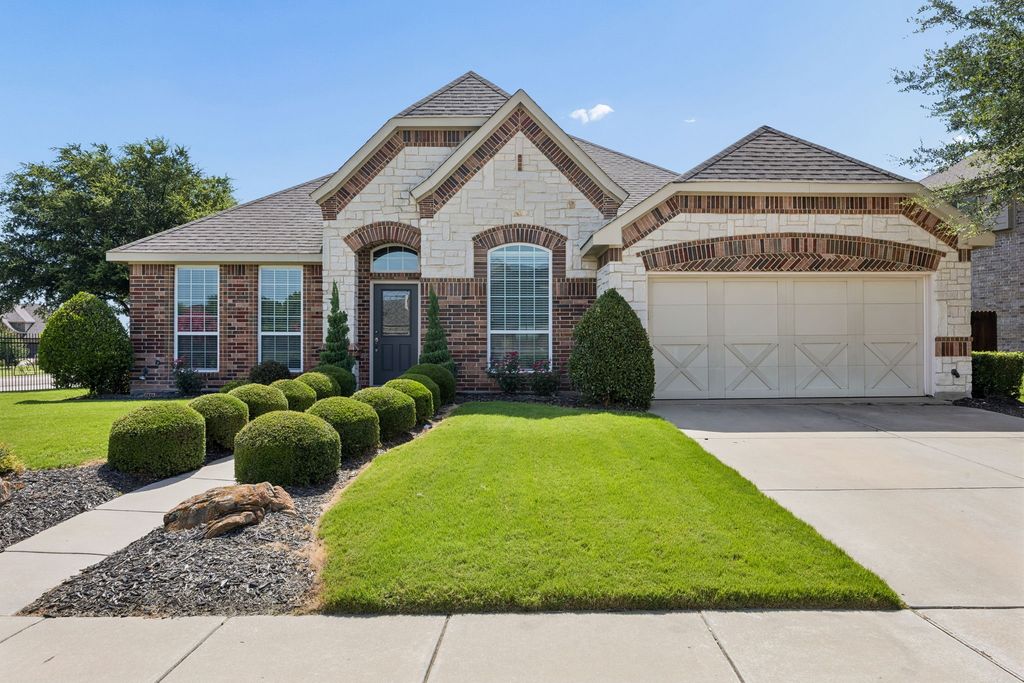 4201 Garden Path Lane, Mansfield, TX 76063