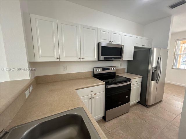 230 SE 29th Ave 11, Homestead, FL 33033