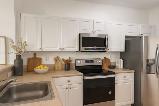 230 SE 29th Ave 11, Homestead, FL 33033