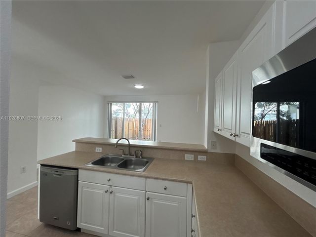 230 SE 29th Ave 11, Homestead, FL 33033