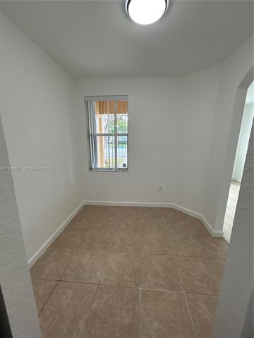 230 SE 29th Ave 11, Homestead, FL 33033