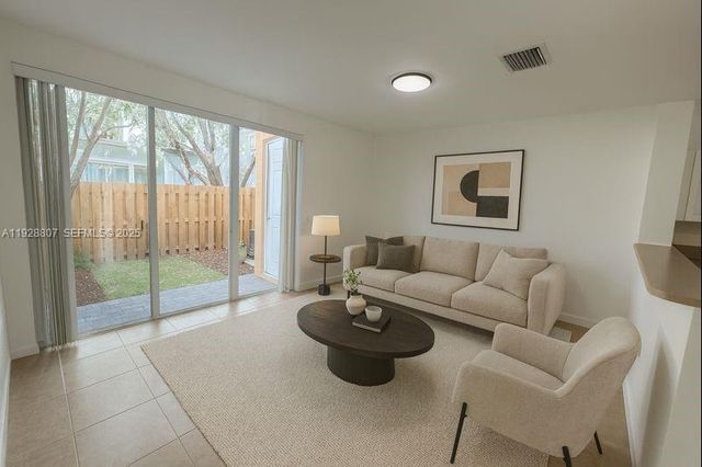 230 SE 29th Ave 11, Homestead, FL 33033