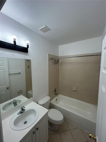 230 SE 29th Ave 11, Homestead, FL 33033