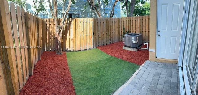 230 SE 29th Ave 11, Homestead, FL 33033