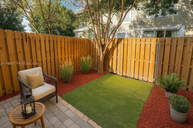 230 SE 29th Ave 11, Homestead, FL 33033