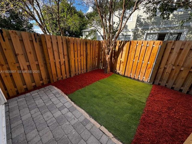 230 SE 29th Ave 11, Homestead, FL 33033