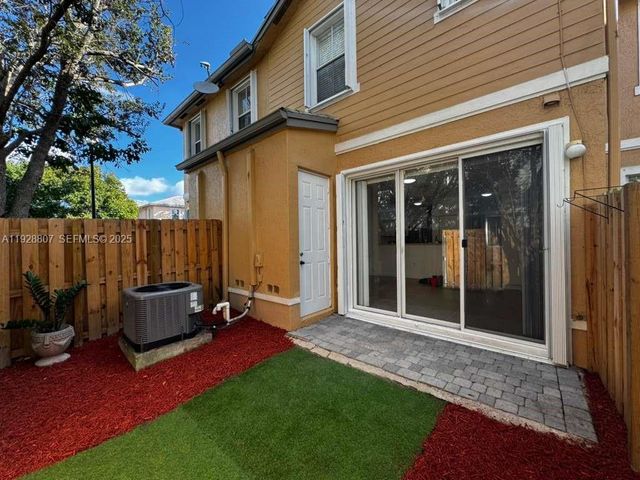 230 SE 29th Ave 11, Homestead, FL 33033