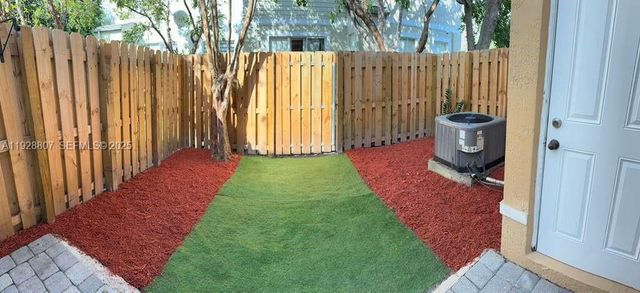 230 SE 29th Ave 11, Homestead, FL 33033