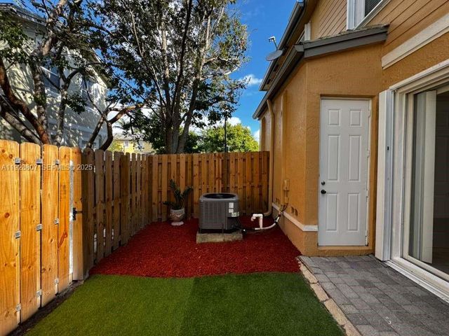 230 SE 29th Ave 11, Homestead, FL 33033