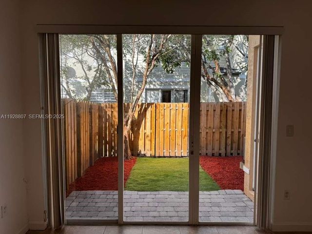 230 SE 29th Ave 11, Homestead, FL 33033