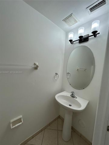 230 SE 29th Ave 11, Homestead, FL 33033