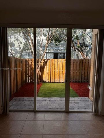 230 SE 29th Ave 11, Homestead, FL 33033