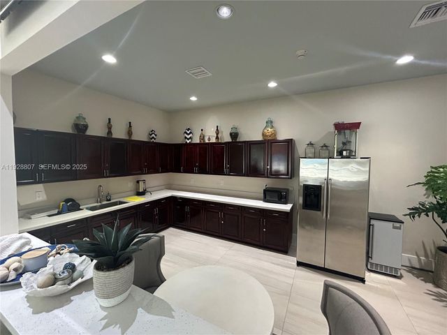 230 SE 29th Ave 11, Homestead, FL 33033