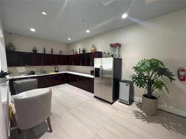 230 SE 29th Ave 11, Homestead, FL 33033