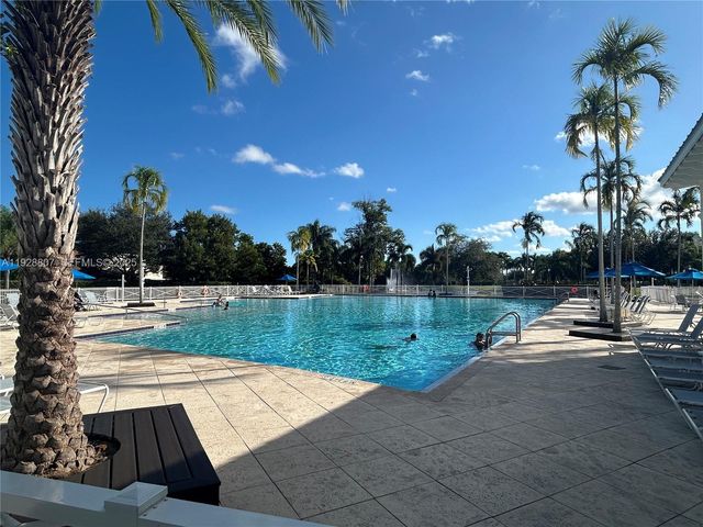 230 SE 29th Ave 11, Homestead, FL 33033