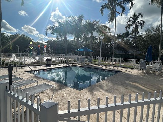 230 SE 29th Ave 11, Homestead, FL 33033
