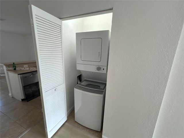 230 SE 29th Ave 11, Homestead, FL 33033